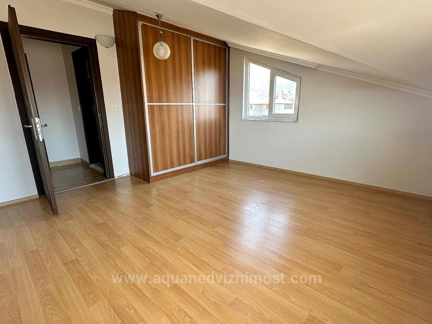 In Köyceğiz Zentrum Liegt Eine 3+1 Wohnung Mit Großem Nutzungsgebiet