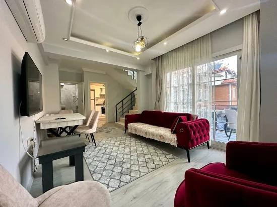 Im Zentrum von Köyceğiz klimatisiert und möbliert Duplex 3+1 Wohnung