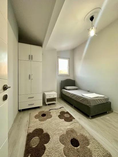 Im Zentrum von Köyceğiz klimatisiert und möbliert Duplex 3+1 Wohnung