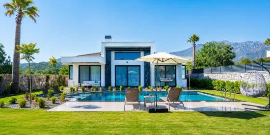 Köyceğiz Beyobası Stadtteil möbliert mit Pool zu vermieten freistehende Villa