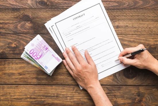 Who Pays Trading Commission?