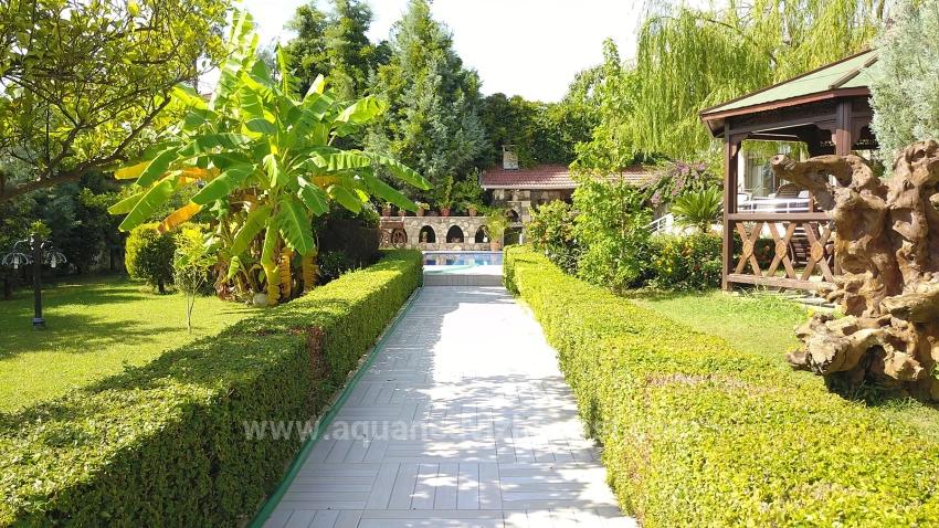 Luxury Villa With Pool On 1458 M² Land For Sale In Köyceğiz