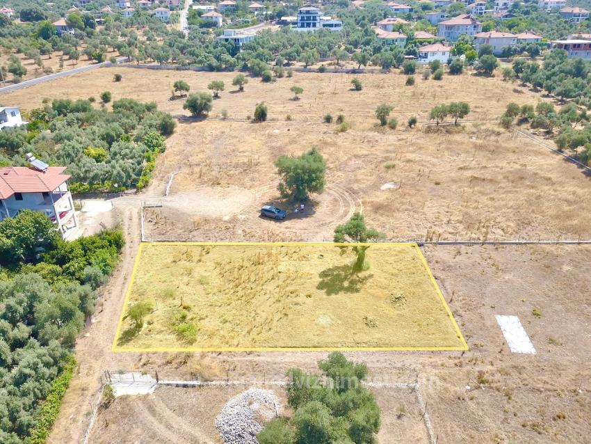 Zeytinalanında Göl Manzaralı 930M2 Hisseli Satılık Arazi