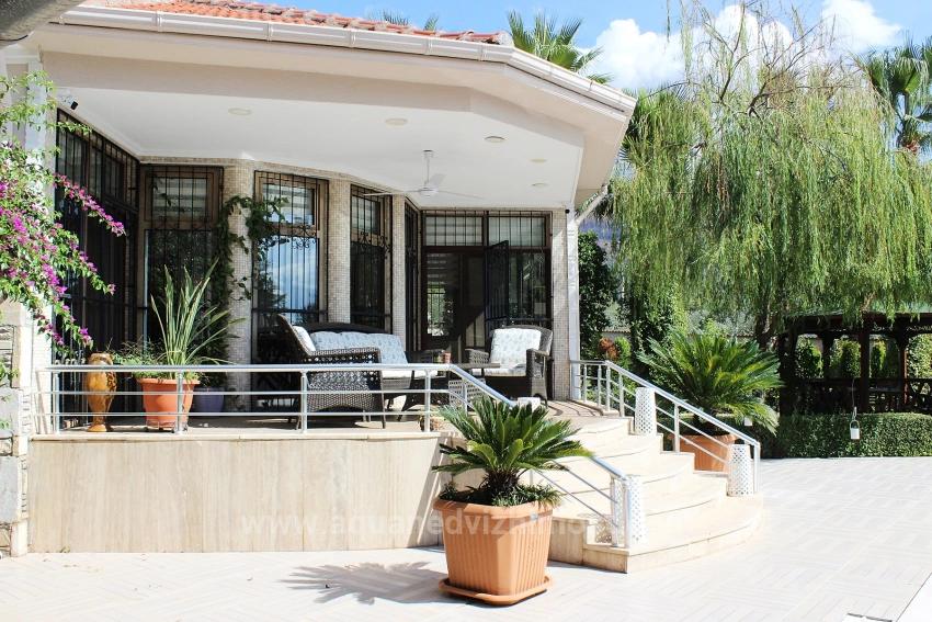 Köyceğiz'de Satılık 1458 M² Arsa İçerisinde Havuzlu Lüks Villa