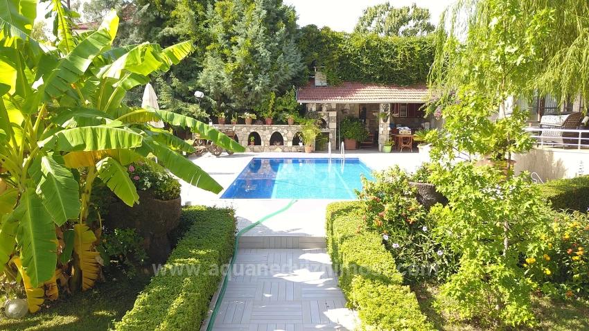 Köyceğiz'de Satılık 1458 M² Arsa İçerisinde Havuzlu Lüks Villa