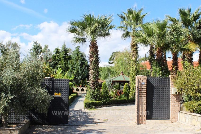 Köyceğiz'de Satılık 1458 M² Arsa İçerisinde Havuzlu Lüks Villa