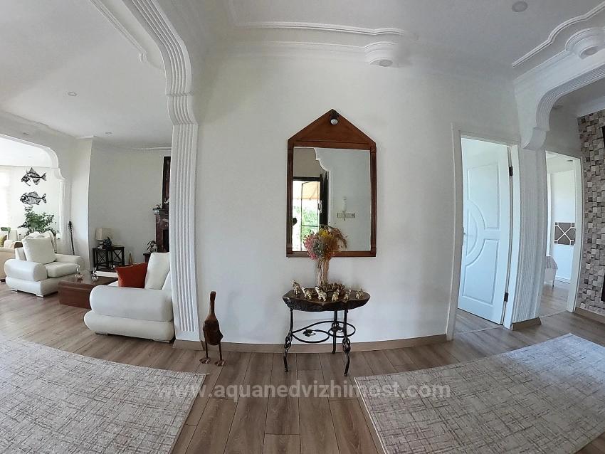 Köyceğiz'de Satılık 1458 M² Arsa İçerisinde Havuzlu Lüks Villa