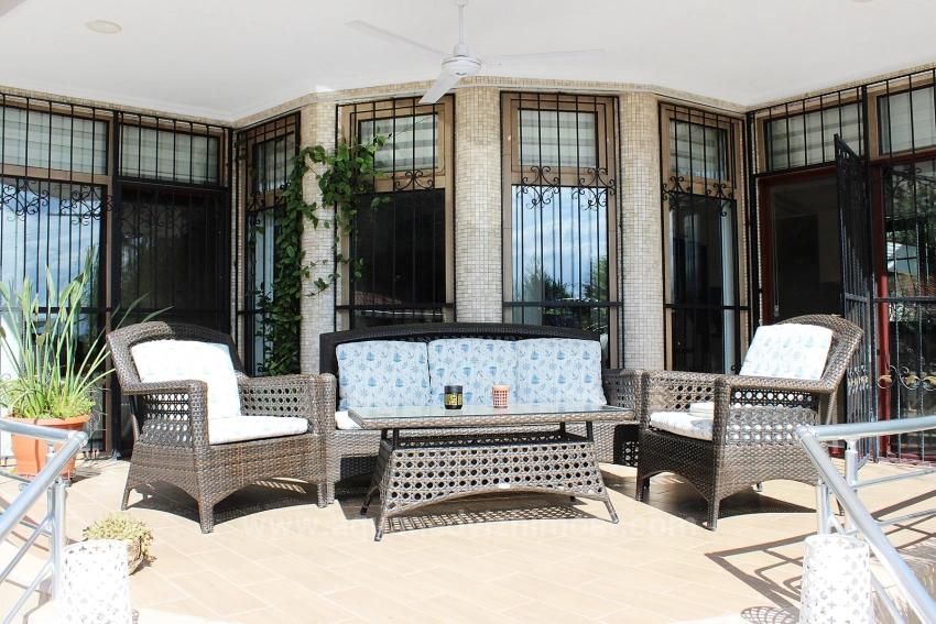 Köyceğiz'de Satılık 1458 M² Arsa İçerisinde Havuzlu Lüks Villa