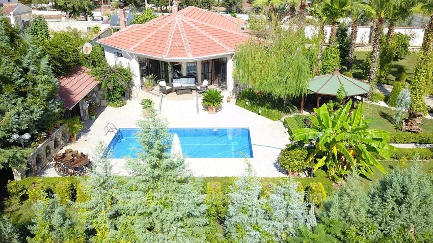 Köyceğiz'de Satılık 1458 M² Arsa İçerisinde Havuzlu Lüks Villa