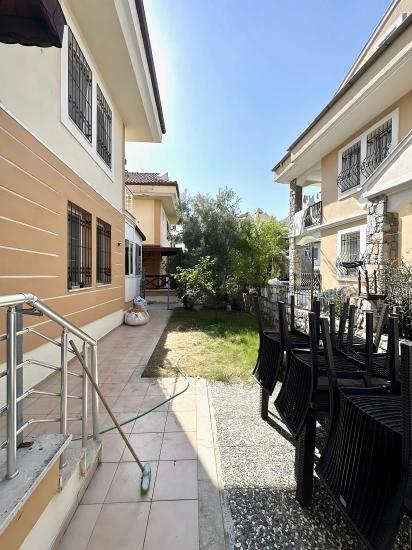 Fethiye Akarca Mahallesinde Site İçinde Havuzlu Villa